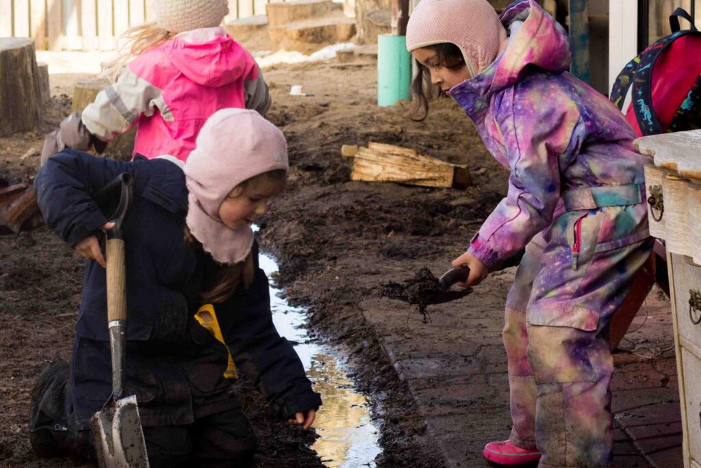 Waldorf children working together